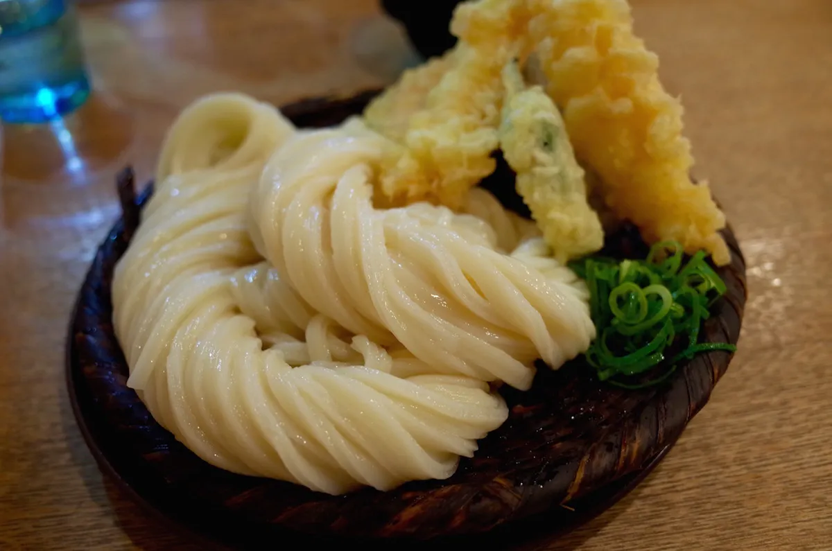 けしからんざるうどん