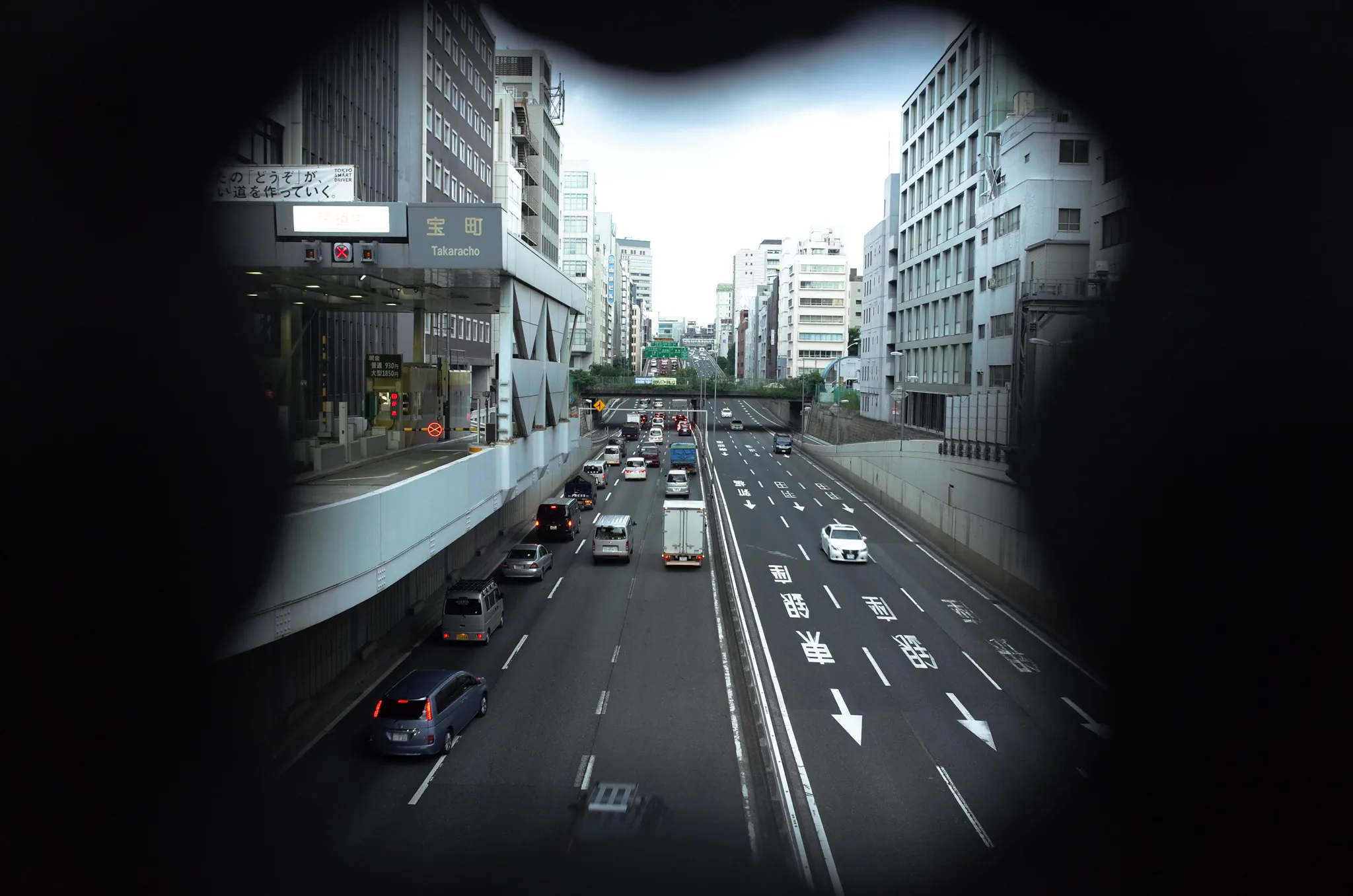 日本橋に近づいたところで高架になってきた