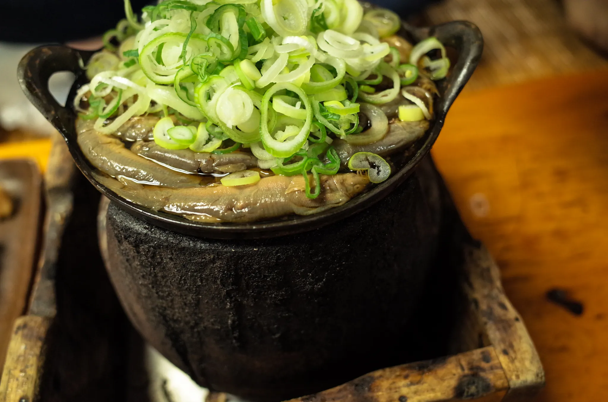 どぜうなべ。ネギのっけすぎたと思ったけど、火が通ると全然だいじょぶ。