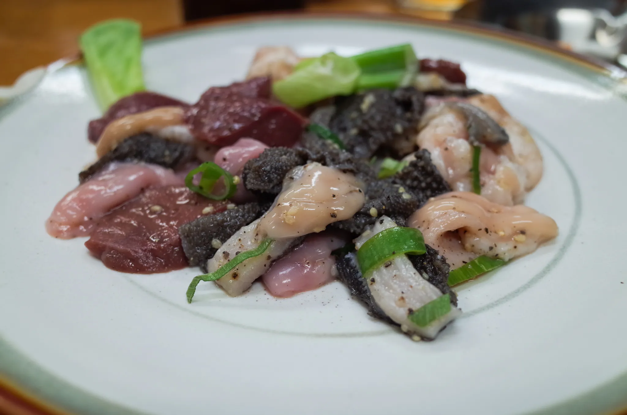 ミックスホルモン。焼いてる最中にもう一皿頼んじゃった