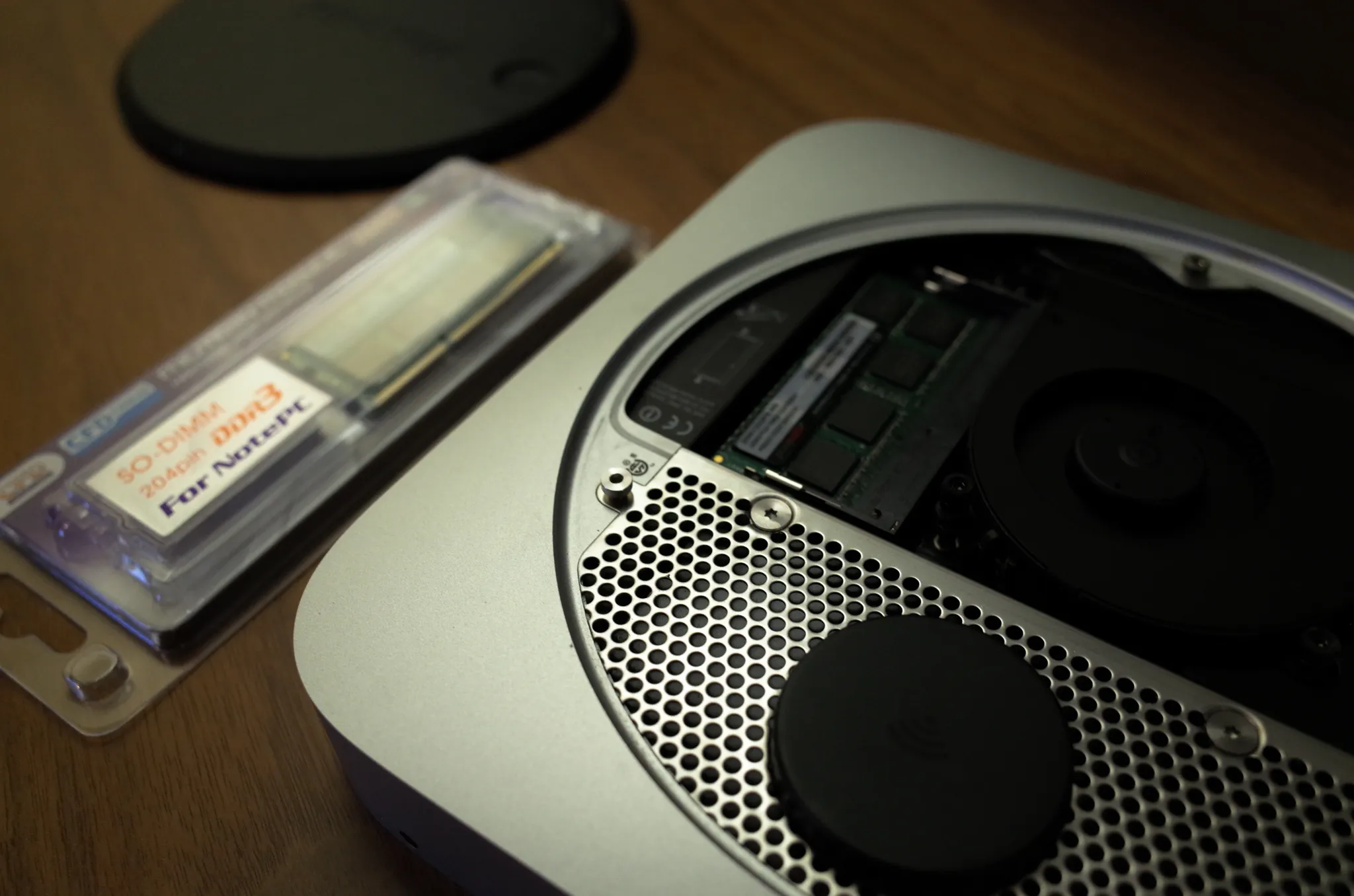 2011 midモデル。Apple Storeオンラインで2.7GHz Core i7、SSD 256GBに載せ替えして購入したやつ