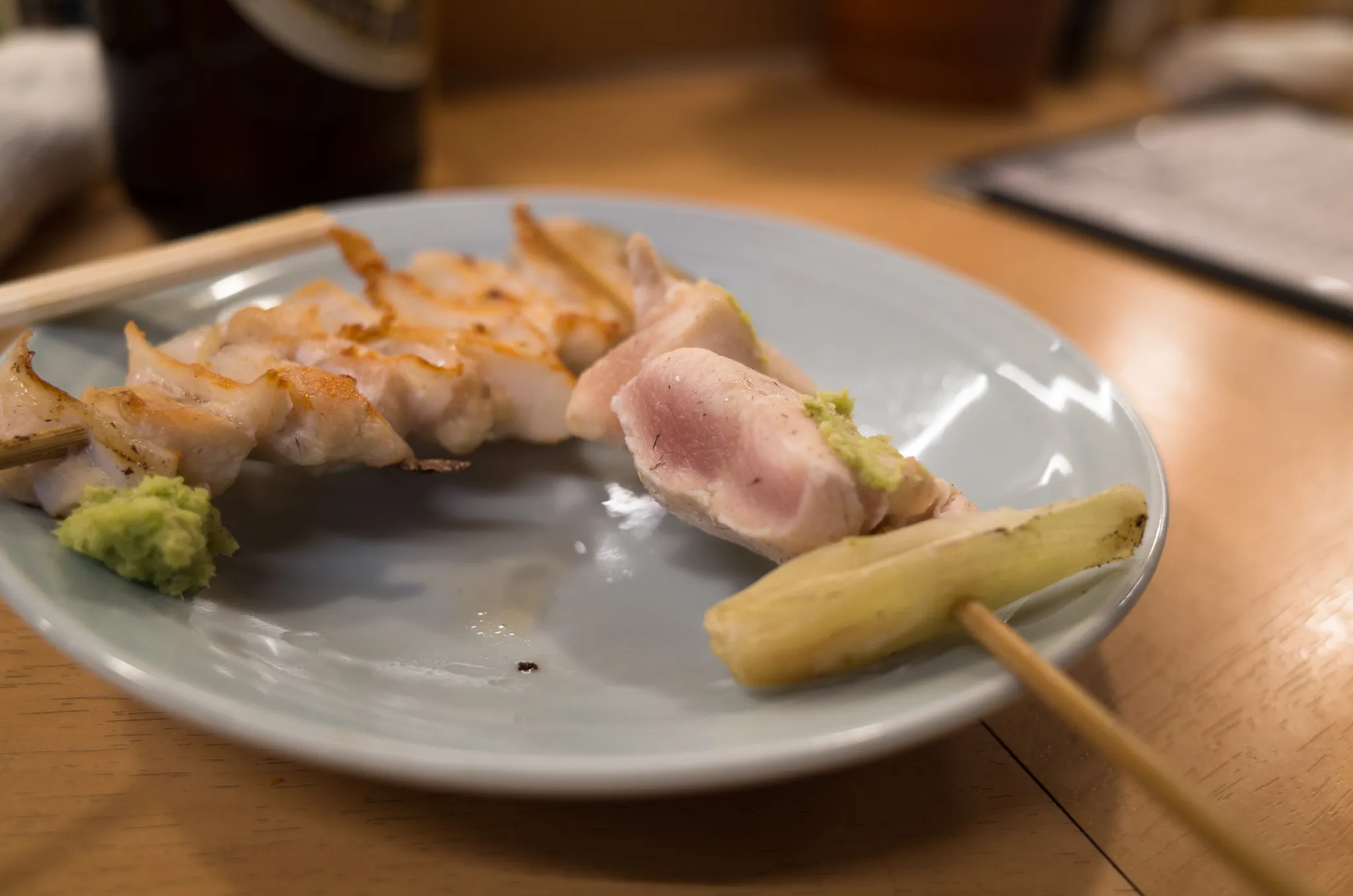 笹身。ちゃんと擦りおろしたわさびのっけてくれる