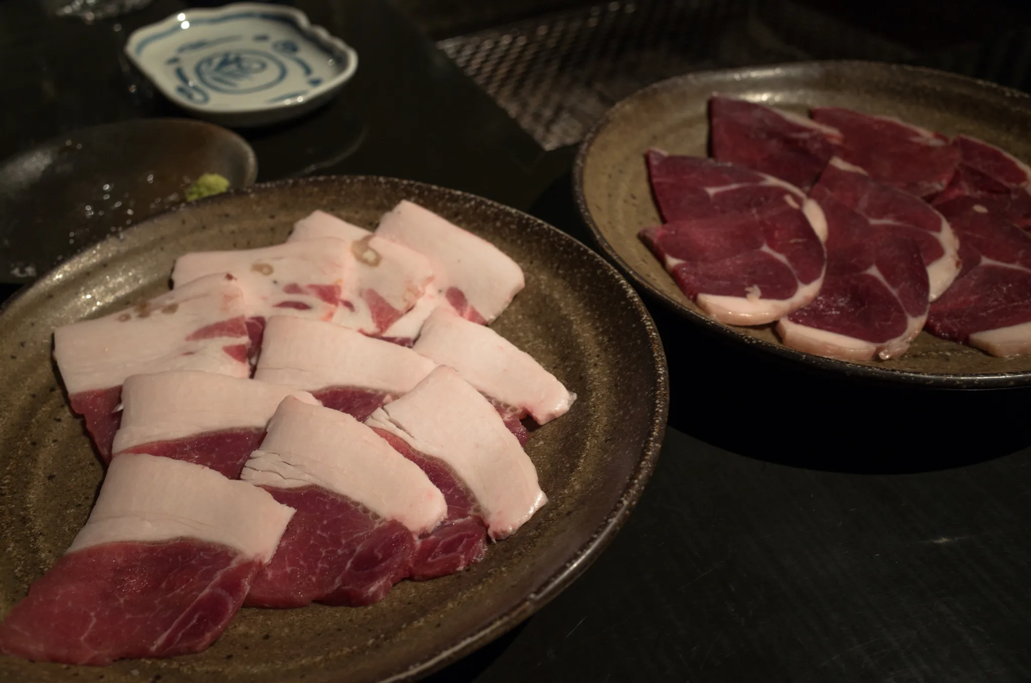 手前が猪、奥が熊